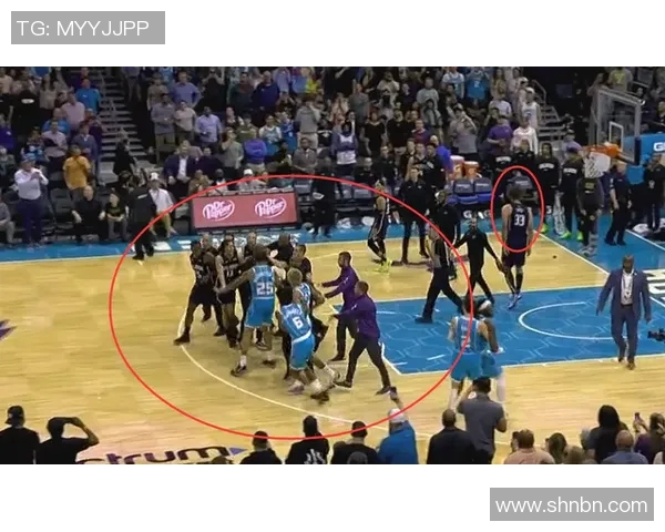 勇士赛场爆发小插曲，裁判如何处理？